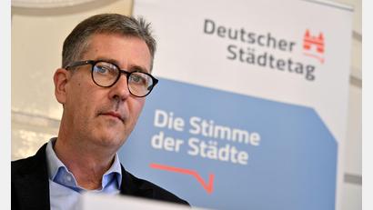 Bild: Martin Schutt/dpa
Christian Schuchardt kann sich weiter in Würzburg engagieren. (Archivbild)