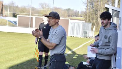 Bild: Hubert Ziegler
Auch Gebenbachs Co-Trainer Andreas Graml (links) hofft, dass am Dienstag gegen den ATSV Erlangen die ersten Punkte 2026 eingefahren werden können.
