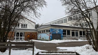 Bild: Stephan Huber
Christian Beyer sagt, für ihn als neuen Bürgermeister werde neben Wohnraum für Familien und der Sanierung des Haushalts die Schulhaus-Problematik ein Top-Thema sein. Der Neubau des Schulbaus (hier ein Bild von Februar) wurde nämlich gestoppt.