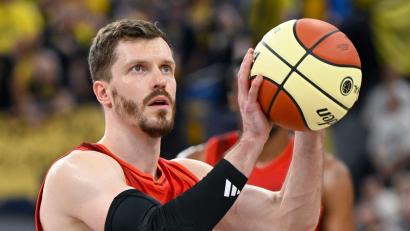 Bild: Sven Hoppe/dpa
Bleibt bei den Bayern-Basketballern: Welt- und Europameister Andreas Obst. (Archivbild)