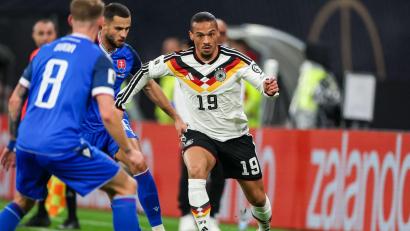 Bild: Jan Woitas/dpa
Leroy Sané (r) glänzte im entscheidenden WM-Qualifikationsspiel gegen die Slowakei. (Archivbild)