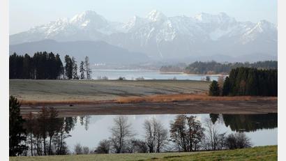 Bild: Karl-Josef Hildenbrand/dpa
Ein bisschen Sonne, ein bisschen Wolken - das sind die Wetteraussichten für den Start in die Woche.