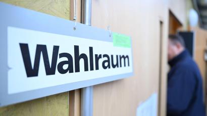 Symbolbild: Bernd Weißbrod/dpa
In Vilseck steht die Bürgermeisterwahl noch aus: Keiner der vier Kandidaten erreichte am Sonntag über 50 Prozent der Stimmen. Deshalb gibt es in zwei Wochen eine Stichwahl.