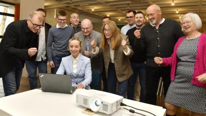 Bild: Hubert Ziegler
Elisabeth Gruber, Bürgermeister-Kandidatin der CSU in Kümmersbruck, hatte das beste Ergebnis der vier Bewerber um die Nachfolge von Roland Strehl – doch die 47 Prozent reichten nicht, sie muss in die Stichwahl.