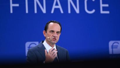 Bild: Arne Dedert/dpa
Bafin-Präsident Mark Branson sieht bei offenen Immobilienfonds Risiken für Privatanleger (Archivbild)