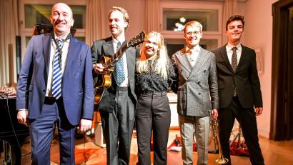 Bild: Reinhol Krossa/exb
Chris Hopkins (links) und TheYoung Lions.