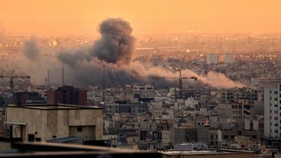 Bild: Vahid Salemi/AP/dpa
Israel und die USA greifen seit mehr als einer Woche Ziele im Iran an. (Archivbild)