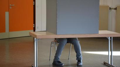 Bild: jr
In der Wahlkabine konnten sich die Wählerinnen und Wähler zwischen den Kreistagskandidaten entscheiden.