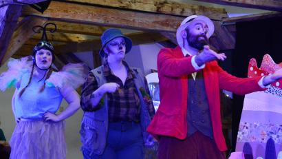 Bild: Kunz
Das Ovigo-Theater zeigte in der Regionalbibliothek eine turbulente Geschichte von einem Fuchs, einem Wildschwein und einer Eintagsfliege.