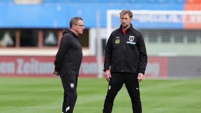 Bild: Christian Charisius/dpa
Neuer Trainer in Braunschweig: Lars Kornetka (r), Assistenzcoach von Ralf Rangnick bei der österreichischen Nationalmannschaft. (Archivbild)