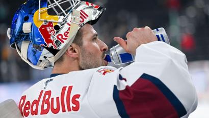 Bild: Sven Hoppe/dpa
Goalie Matthias Niederberger fehlt dem EHC Red Bull München mehrere Wochen. (Archivbild)