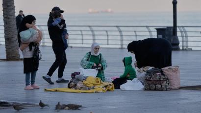 Bild: Bilal Hussein/AP/dpa
Im Libanon treibt der Krieg erneut Hunderttausende Menschen aus ihren Wohngebieten.