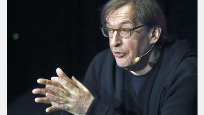 Bild: picture alliance / dpa
Der Autor Schorlau 2016 bei einer Lesung.