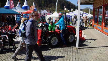 Archivbild: Carmen Greissinger
Beim Regio-Life-Day in Weigendorf präsentieren regionale Anbieter ihre Produkte und wollen mit Besuchern ins Gespräch kommen.