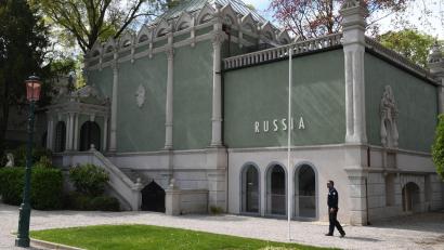 Bild: Felix Hörhager/dpa
Russland will seinen nationalen Pavillon auf der Biennale von Venedig wiedereröffnen. (Archivbild von 2022)