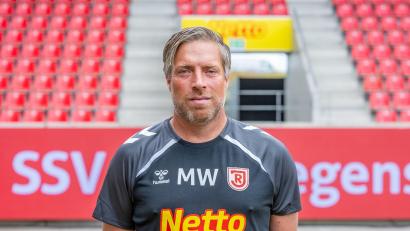 Archivbild: Armin Weigel/dpa
Verlässt Jahn Regensburg auf eigenen Wunsch mitten in der Saison: Cheftrainer Michael Wimmer.