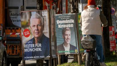 Bild: Peter Kneffel/dpa
Reiter muss nach einem für ihn enttäuschenden ersten Wahlgang in die Stichwahl gegen Grünen-Kandidat Krause.