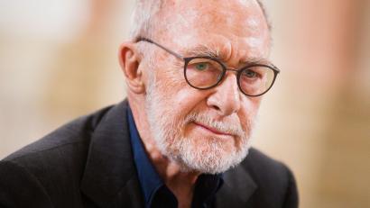 Bild: Rolf Vennenbernd/dpa
Der Maler Gerhard Richter, dessen Domfenster zu den Hauptattraktionen des Kölner Doms gehört, befürwortet Eintrittsgelder für die Kathedrale (Archivbild).