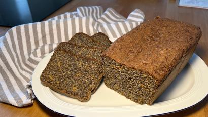 Bild: Michael Schiffer
Circa eineinhalb Stunden wird der Mohnkuchen gebacken.