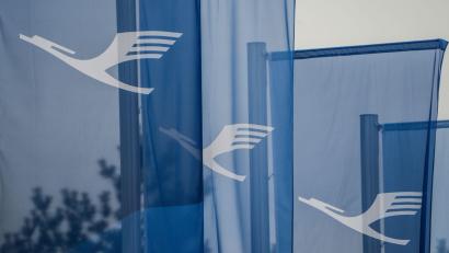 Bild: Andreas Arnold/dpa
Lufthansa meidet Flughäfen in Nahost, legt aber neue Flüge etwa nach Asien auf. (Archivbild)