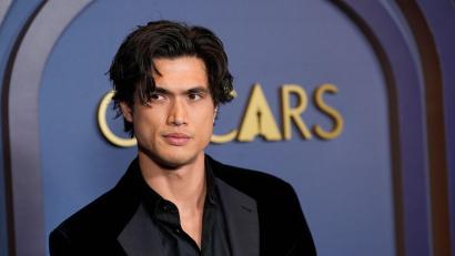 Bild: Chris Pizzello/Invision/AP/dpa
Charles Melton hat Fotos seines neugeborenen Kindes auf Instagram geteilt. (Archivbild)