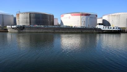 Archivbild: Federico Gambarini/dpa
Deutschland hat Ölreserven für drei Monate.