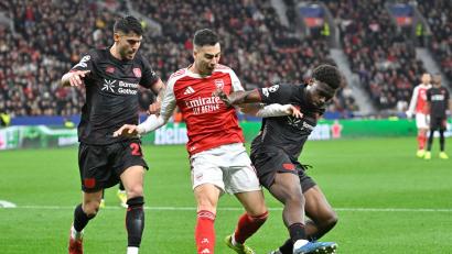 Bild: Anke Waelischmiller/dpa
Leverkusener und Londoner lieferten sich viele enge Duelle.