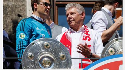 Bild: Matthias Balk/dpa
Dieter Reiter (rechts) ist nach eigenen Angaben FC-Bayern-Fan, seit er fünf Jahre alt ist. (Archivbild)