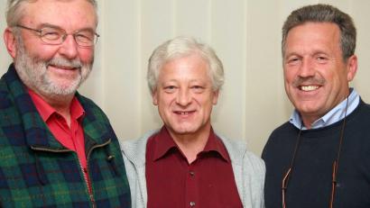 Bild: war
Drei Männer, die von 1990 bis 2021 als erste Vorsitzende den SPD-Ortsverein vertraten: Rudolf Teichmann, Franz Cermak und Willy Koegst (von rechts).