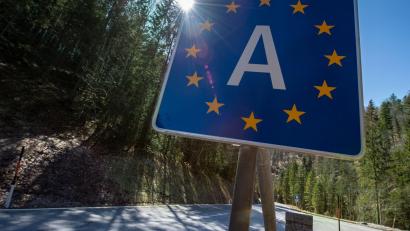 Bild: Peter Kneffel/dpa
Die neue Buslinie soll den Achenpass vom Individualverkehr entlasten. (Archivbild)