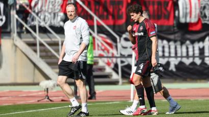 Bild: Daniel Löb/dpa
Nürnberg-Kapitän Fabio Gruber wurde im Spiel gegen Düsseldorf schon nach wenigen Minuten verletzt ausgewechselt.