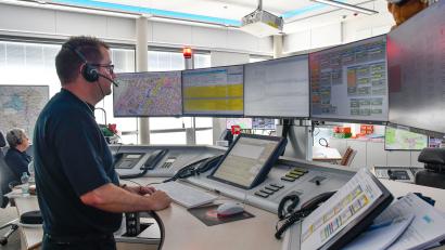 Bild: Petra Hartl
Ein Blick in die Integrierte Leitstelle (ILS) Amberg. Nach der Fusion wird es eine Integrierte Leitstelle Nordoberpfalz mit Sitz in Wernberg-Köblitz geben.