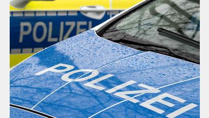 Bild: Soeren Stache/dpa
Polizeieinsatz in Unterfranken: Nach einem Unfall ergießen sich rund 8.000 Liter Gülle auf den Asphalt. (Symbolbild)