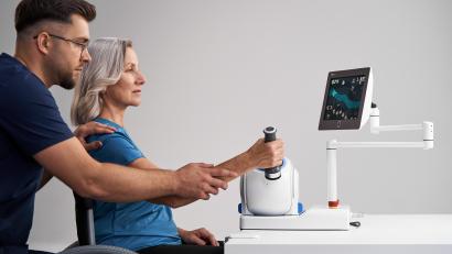 Bild: EGZO Tech / Tomek Fryszkiewicz
Bei Ergotherapie Rupprecht ist die Arbeit mit technischer Innovation tägliche Praxis: Meissa OT, beispielsweise, ist ein hochmoderner Roboter für die Hand- und Armrehabilitation mit alltagsnahen Bewegungsabläufen.