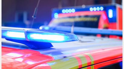 Bild: Julian Stratenschulte/dpa
Eine 85-Jährige hat in Passau beim Abbiegen mit ihrem Auto einen Fußgänger frontal erfasst. (Symbolbild)