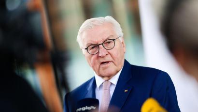 Bild: Christoph Schmidt/dpa
Steinmeier findet ein Social-Media-Verbot für Kinder unter 14 Jahren sinnvoll. (Archivbild)