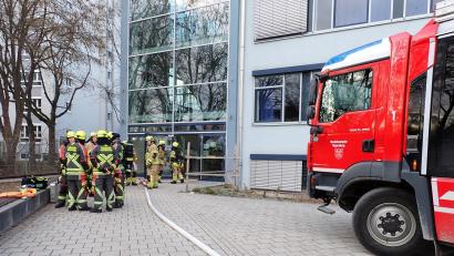 Bild: Berufsfeuerwehr Regensburg
Im Regensburger Stadtteil Reinhausen brannte am Donnerstag eine Schultoilette. Die Berufsfeuerwehr Regensburg war schnell vor Ort.