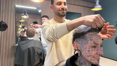 Bild: Gabi Schönberger
Julia Kraus geht seit ungefähr zehn Jahren jede Woche zu ihrem Friseur "Two much".