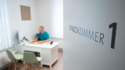 Bild: Sebastian Kahnert/dpa
Die Zahl der Ärztinnen und Ärzte ist 2025 weiter gestiegen. (Archivbild)