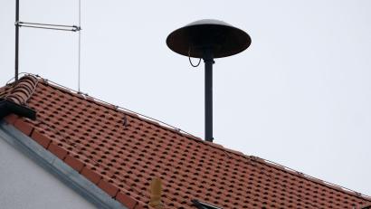 Archivbild: Stephan Jansen/dpa
Die Handys klingeln unter Umständen auch, wenn sie auf stumm geschaltet sind.