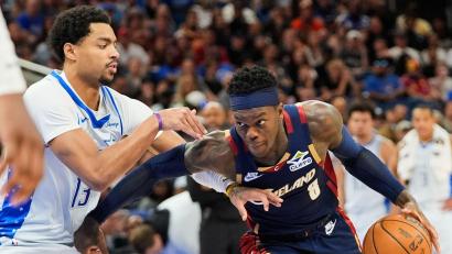 Bild: John Raoux/AP/dpa
Schröders Einsatz reichte nicht: Cleveland verlor gegen Orlando.