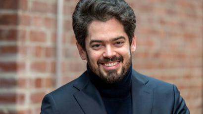 Bild: Peter Kneffel/dpa
Lahav Shani ist mit der neuen Saison endgültig in München angekommen.