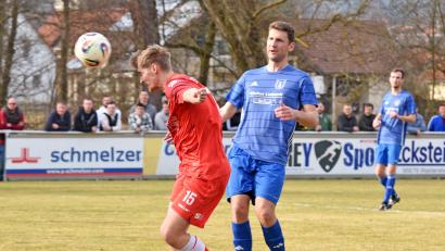 Bild: Gebert
Der TSV Waldershof ist mit einem 3:1-Sieg gegen Waischenfeld in die Restrunde gestartet, hier köpft der zweifache Torschütze Philipp Bertsch zum 1:0 ein. Am Sonntag gastiert der TSV zum Kellerduell in Obernsees.