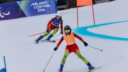 Bild: Philipp von Ditfurth/dpa
Im Duett bergab: Johanna Holzmann (vorn) und Maya Fügenschuh.