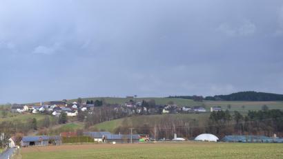 Bild: gi
Im Ort Niederland bei Saubersrieth befindet sich die Biogasanlage Irlbacher. Ein "Satellit" soll in Nähe der Staatsstraße Saubersrieth-Tröbes entstehen und die Wärmeversorgung von Saubersrieth absichern.