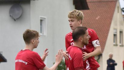 Bild: mhs
Patrick Bauer (von links), Tarkan Özdemir und Finn Grünauer kommen mit dem TV Nabburg derzeit kaum aus dem Jubeln raus. Ob der Höhenflug auch beim Derby am Samstag beim TSV Stulln anhält?