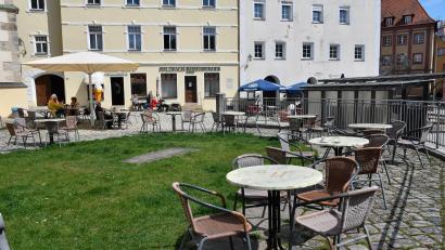 Archivbild: Petra Hartl
Die Fläche zwischen Kirche St. Marien und Rathaus ist einer der besten Plätze für Gastronomien in Sulzbach. Künftig wird hier Tim Biersack ein Eiscafé betreiben.