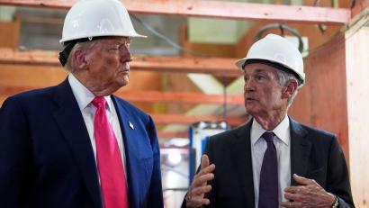 Bild: Julia Demaree Nikhinson/AP/dpa
Trump attackierte immer wieder den Fed-Chef (Archivbild).