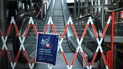 Bild: Britta Pedersen/dpa
Seit Wochen kaputt: Rolltreppen im Hauptbbahnhof.