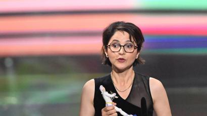 Bild: Felix Hörhager/dpa
Ayse Polat wurde für den Film mehrfach ausgezeichnet - hier etwa beim Bayerischen Filmpreis. (Archivbild)